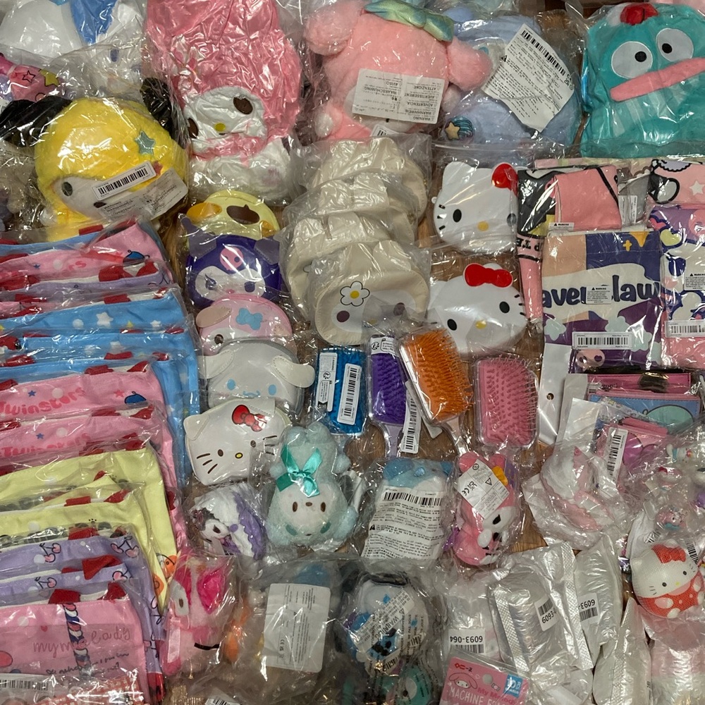 XL Sanrio Lucky Bag - Picture 5 of 7